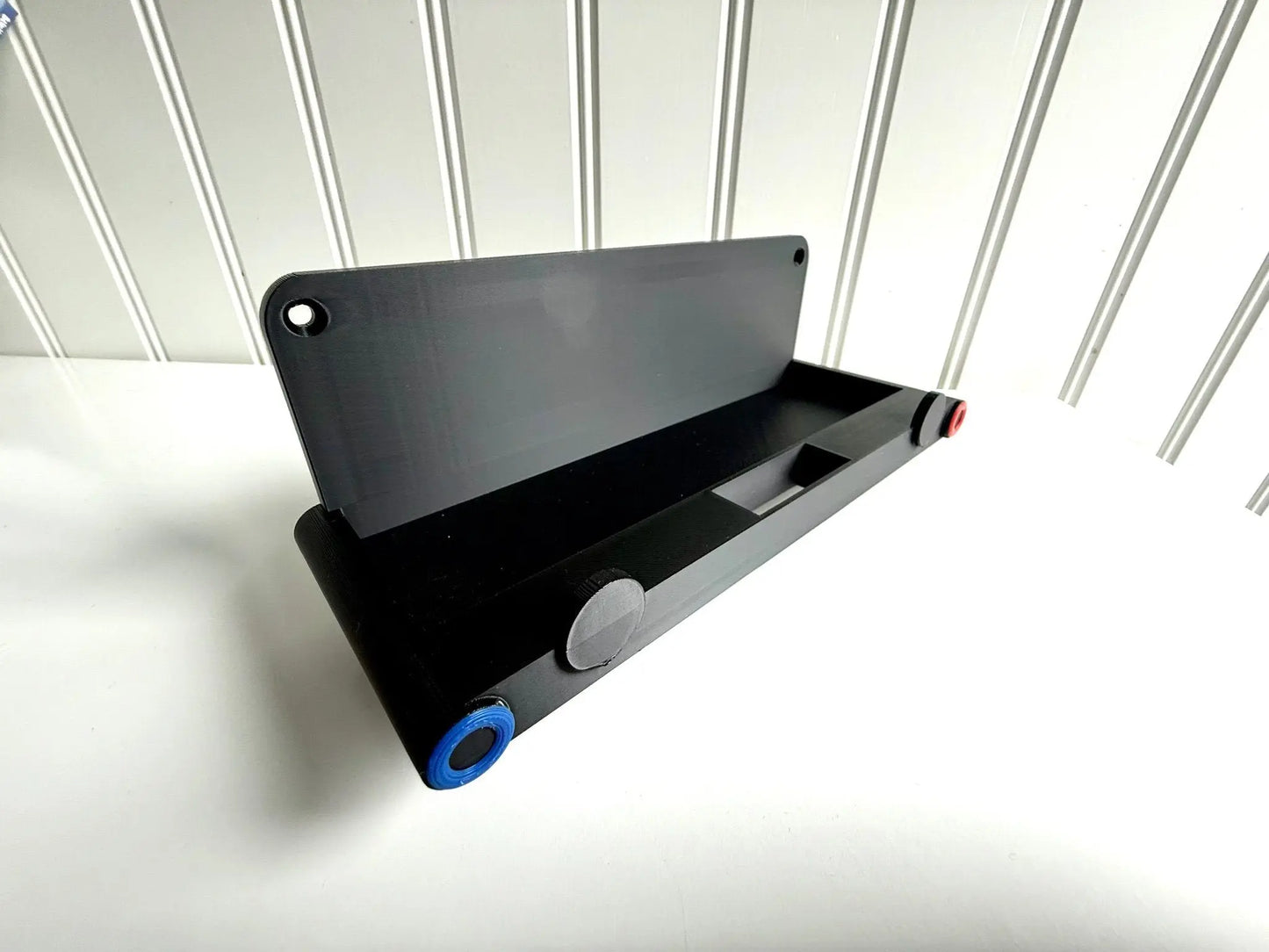 Premium Väggfäste Nintendo Switch2 - Svensktillverkat av 3DPrintGuru | Stadigt & Stilrent Design 3dprintguru.se