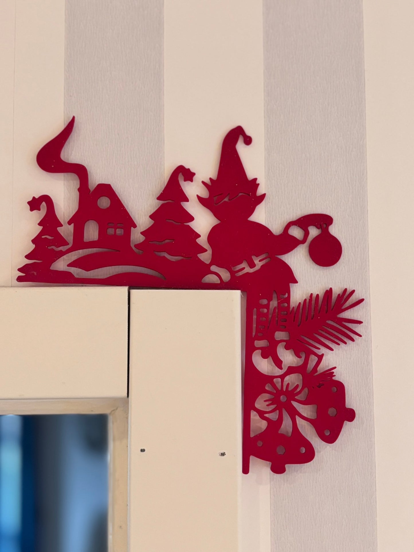 Festive Christmas decoration for door trim - Simple and elegant