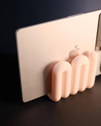 Modernt Laptopstativ | Wibble Vertikal Laptophållare för Skrivbordet 3dprintguru.se & 3dlaserbutiken.se
