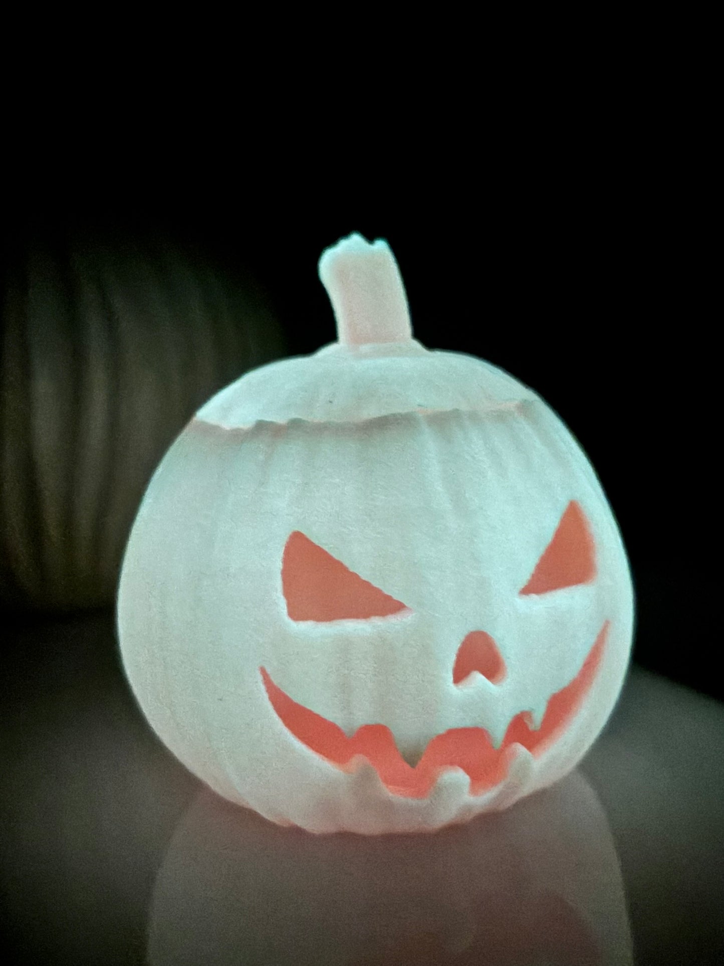 Glow-in-the-Dark Halloween Pumpkin - Spooky Decoration for Spooky Atmosphere!