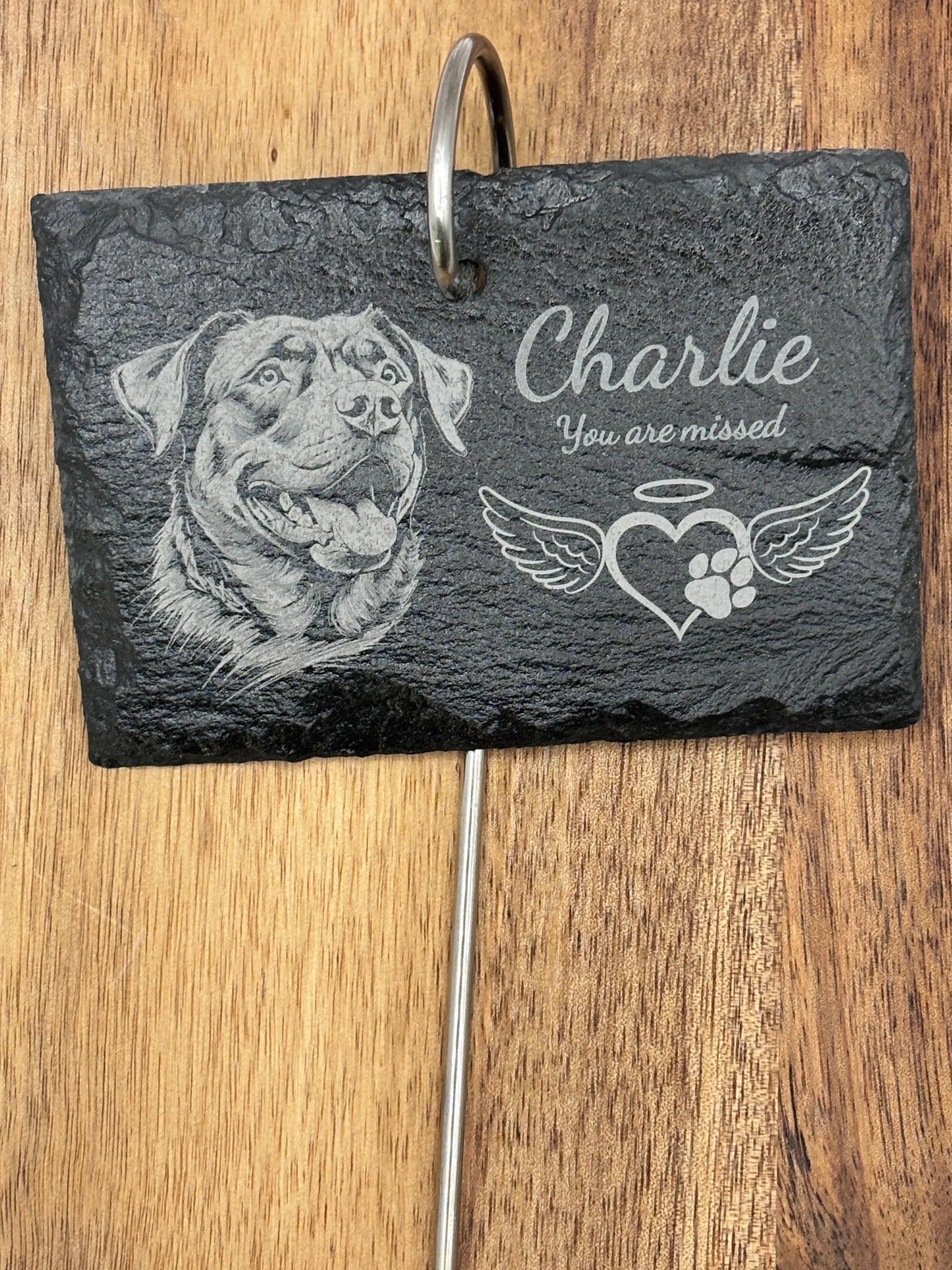 Husdjurs Minnessten i Skiffer – Personlig Gravyr för Trädgård 3dprintguru.se & 3dlaserbutiken.se